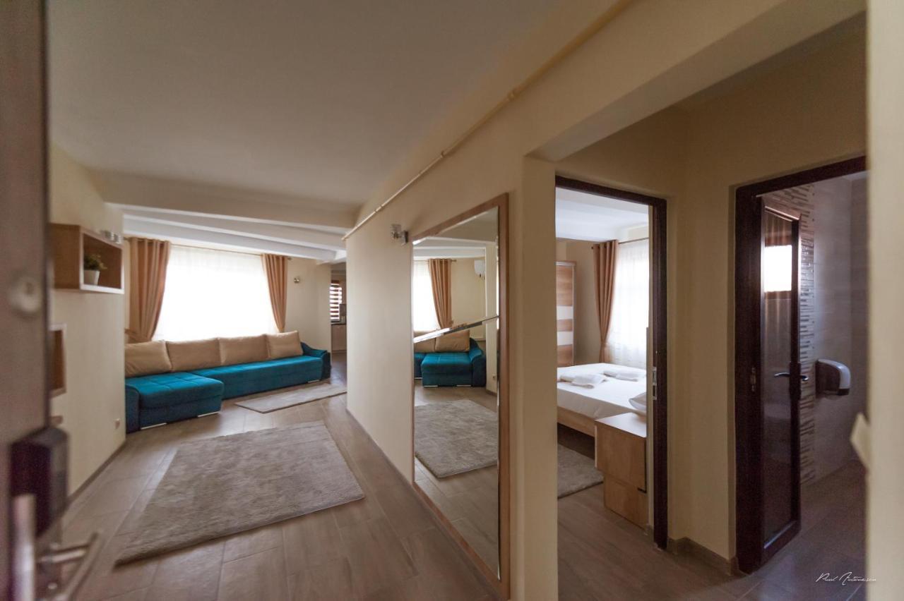 Luxury Desing Apartment Piteşti Esterno foto