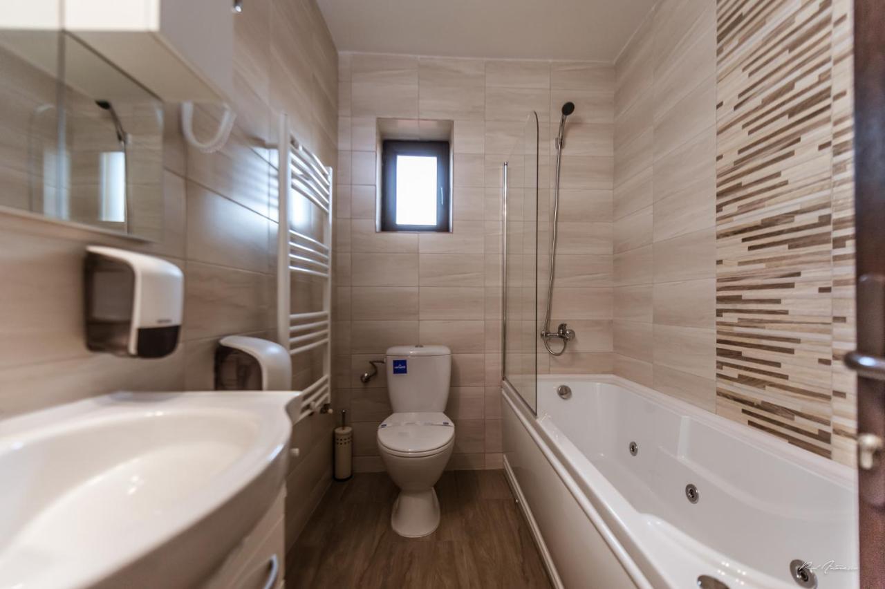 Luxury Desing Apartment Piteşti Esterno foto