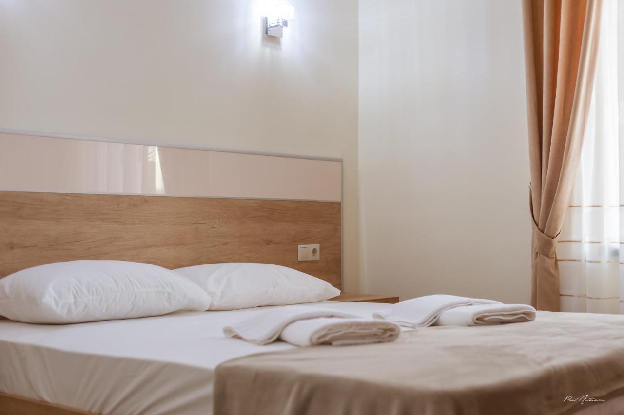 Luxury Desing Apartment Piteşti Esterno foto